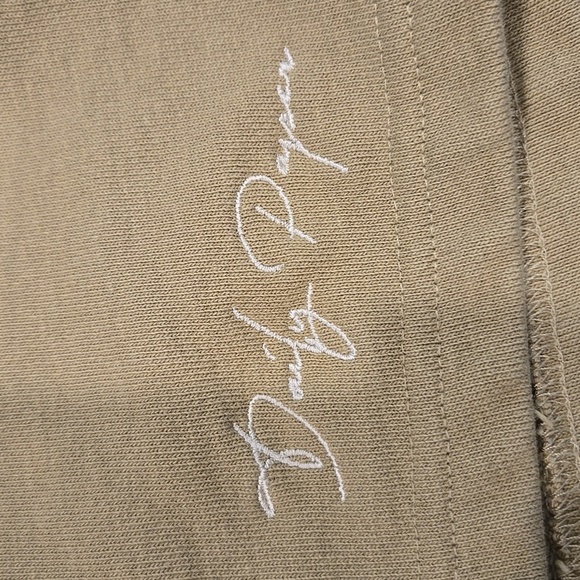 DAILY PAPER MEN'S SCRIPT LOGO SHORT IN TWILL BEIGE. SIZE X-LARGE. - Picture 9 of 11